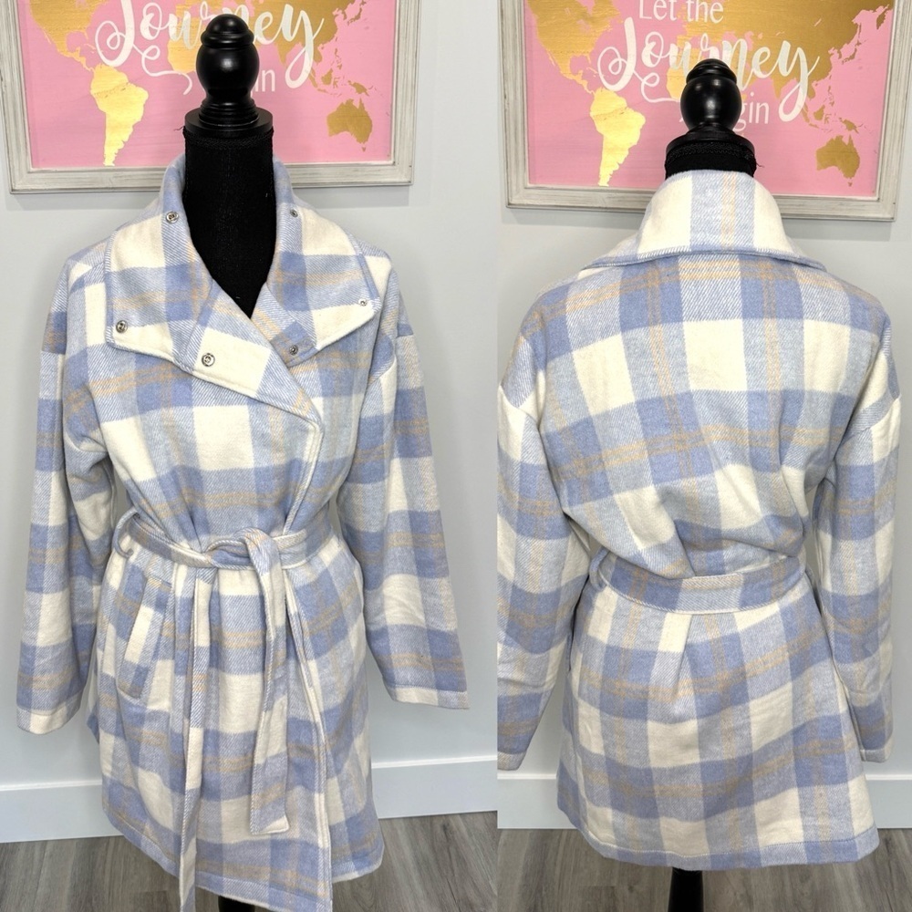 Fashion Nova Plaid Blue and White Coat (XS)